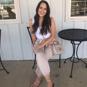 Meet your Posher, Elaina